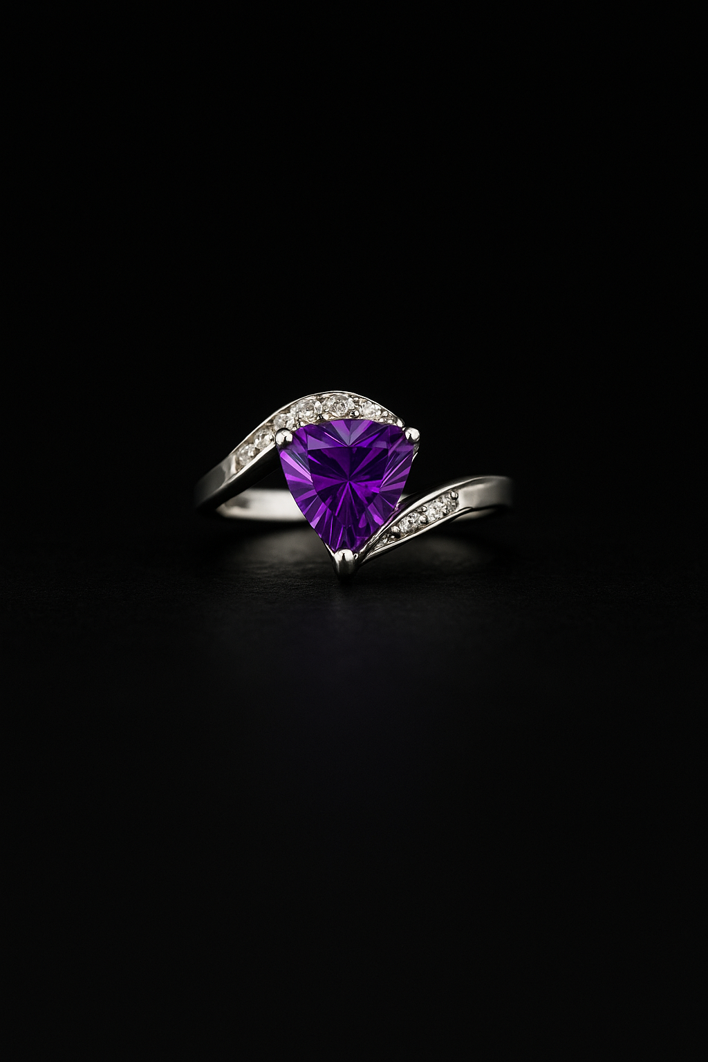 Amethyst Ring -Trillion-Cut  in  Silver 925